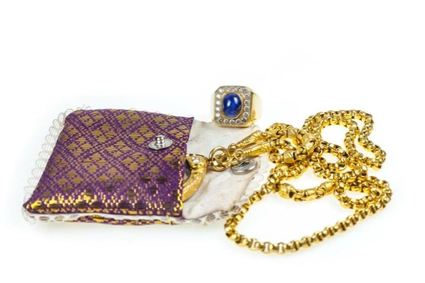 Can We Carry Artificial Jewellery On A Flight?